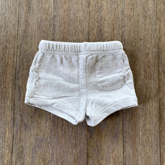 4/$20 Carter’s baby shorts 3 month - Picture 4 of 4